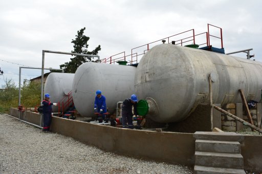 Təcrübə-Sənaye Zavodunda müxtəlif növ tranmissiya yağlarının istehsalı davam etdirilir.