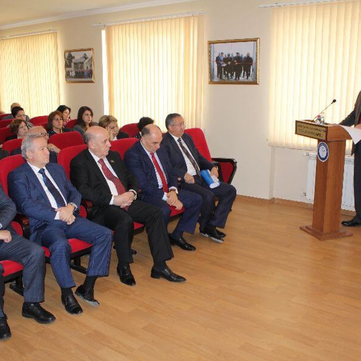 AMEA Yüksək Texnologiyalar Parkının yaradılması haqqında Sərəncamın icrasına dair məsələlər müzakirə olunarkən.