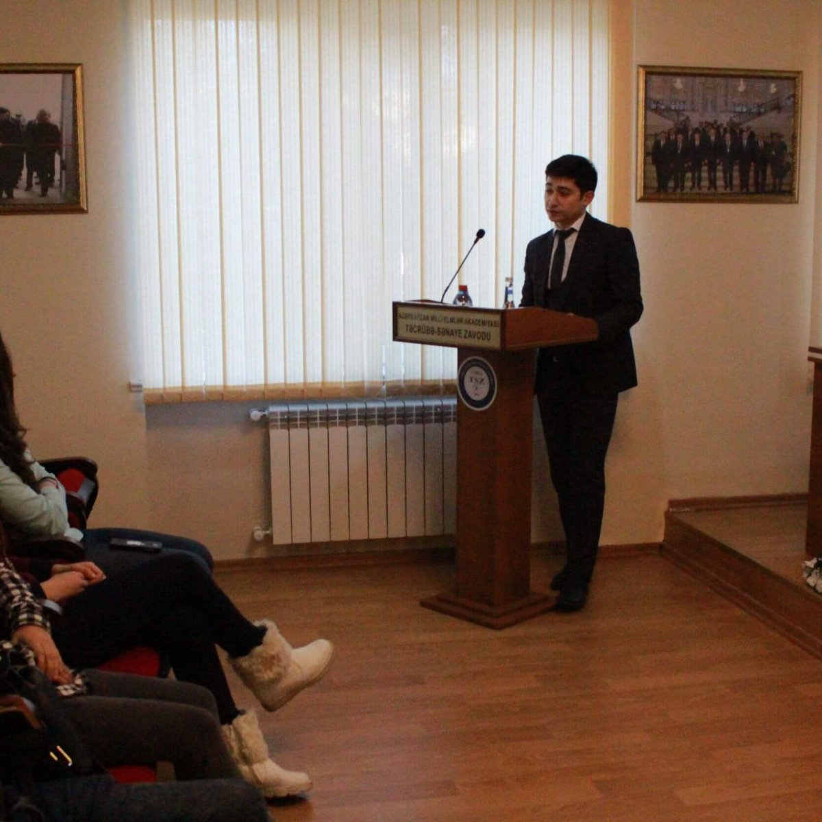 Respublikanın müxtəlif universitetilərinin tələbələri Təcrübə-Sənaye Zavodunda olarkən.