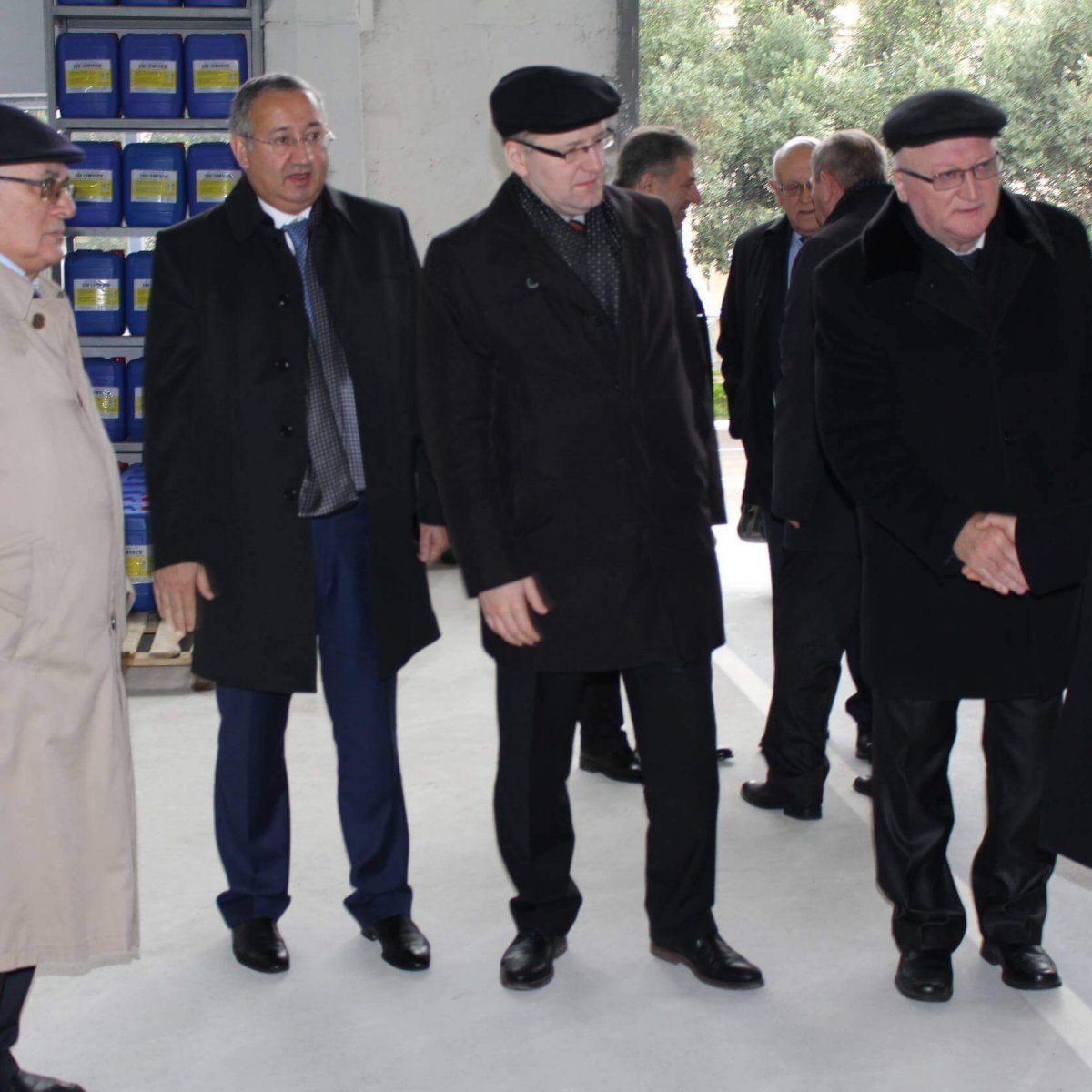 Belarusiya Elm və Təhsil Komitəsinin rəsmiləri Təcrübə-Sənaye Zavodunda olarkən.