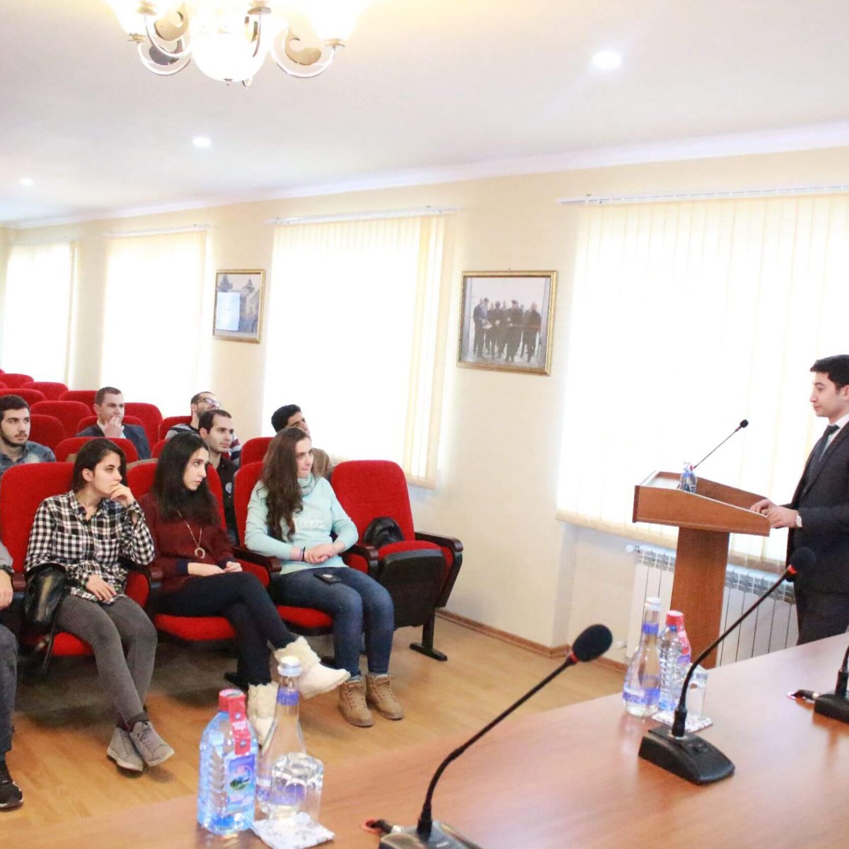 Respublikanın müxtəlif universitetilərinin tələbələri Təcrübə-Sənaye Zavodunda olarkən.