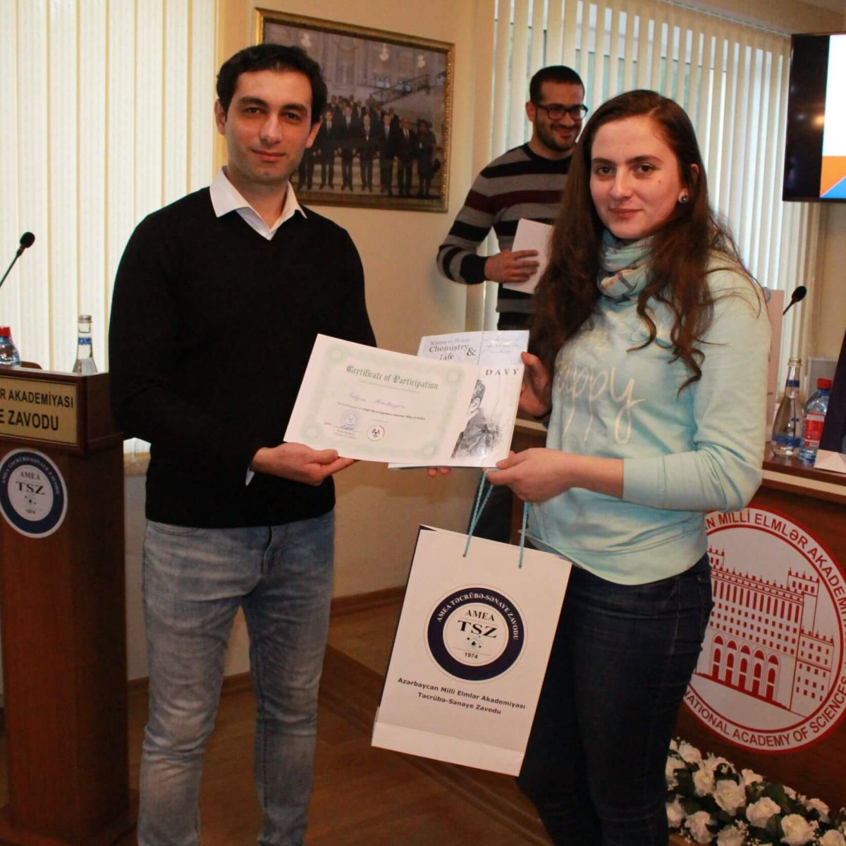 Respublikanın müxtəlif universitetilərinin tələbələri Təcrübə-Sənaye Zavodunda olarkən.
