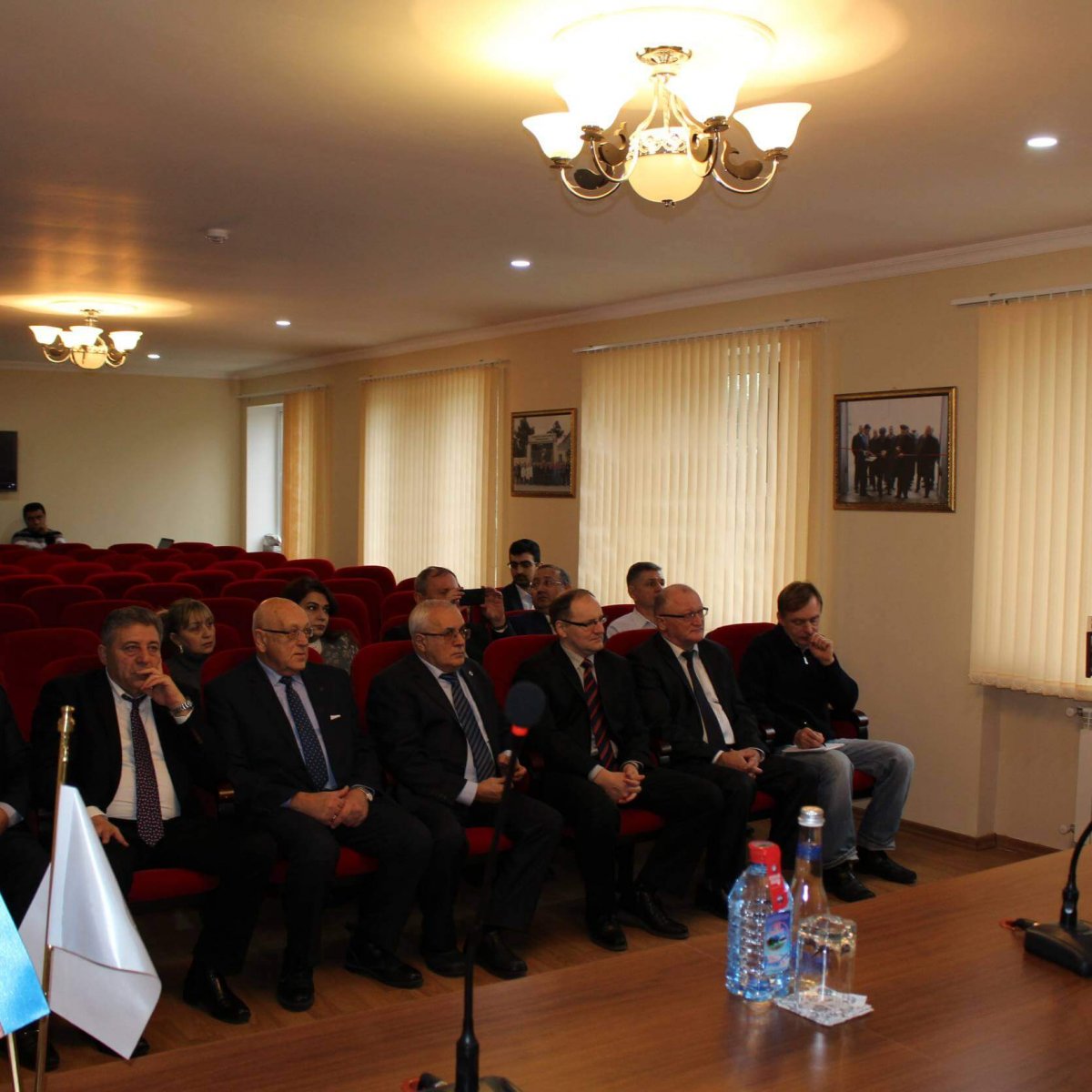 Belarusiya Elm və Təhsil Komitəsinin rəsmiləri Təcrübə-Sənaye Zavodunda olarkən.