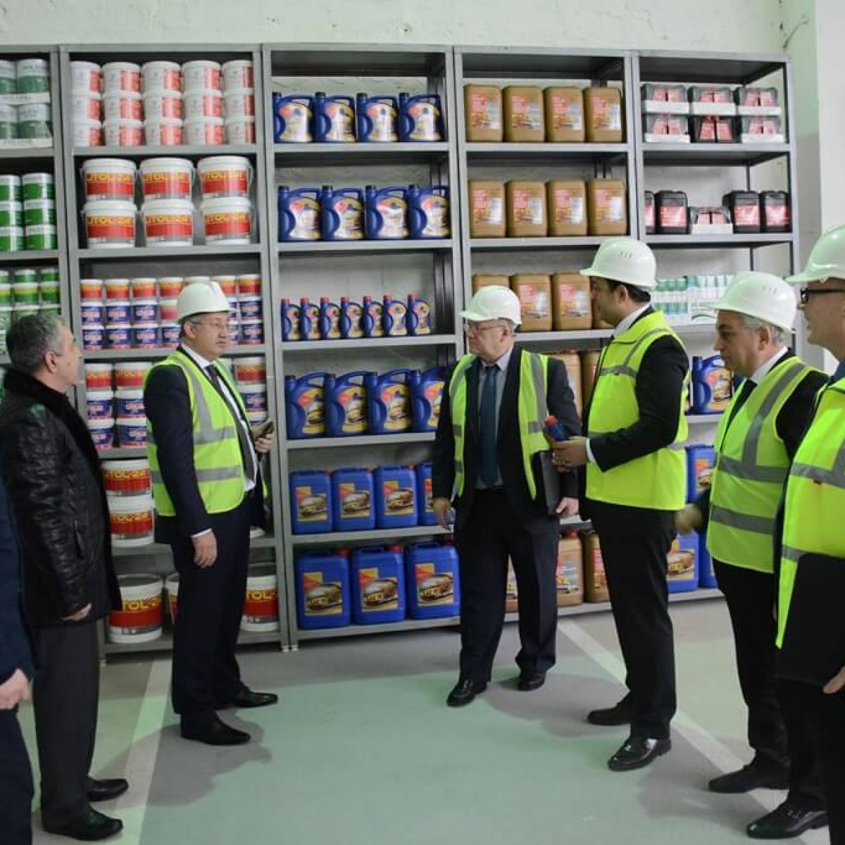 Birləşmiş Krallığın “Millers Oil LTD” şirkətinin rəsmiləri AMEA Təcrübə-Sənaye Zavodunda olarkən.