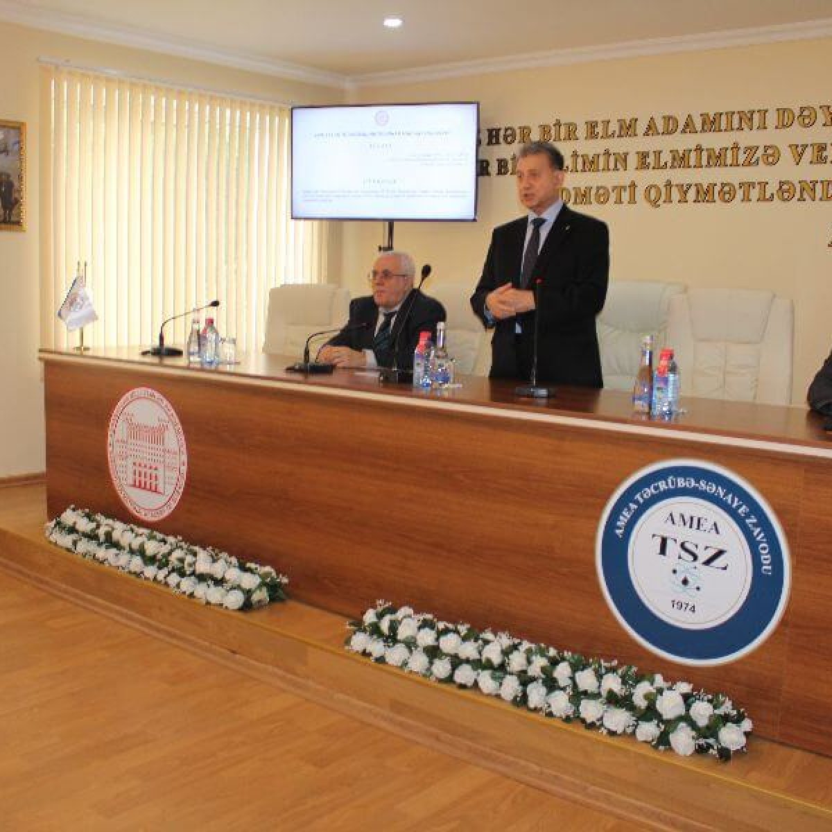 AMEA Yüksək Texnologiyalar Parkının yaradılması haqqında Sərəncamın icrasına dair məsələlər müzakirə olunarkən.