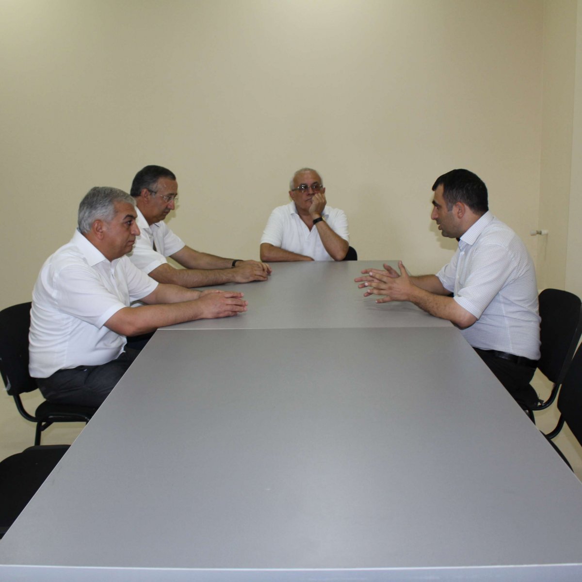 AMEA-nın vitse-prezidenti akademik İbrahim Quliyev Təcrübə-Sənaye Zavodunda olmuşdur.