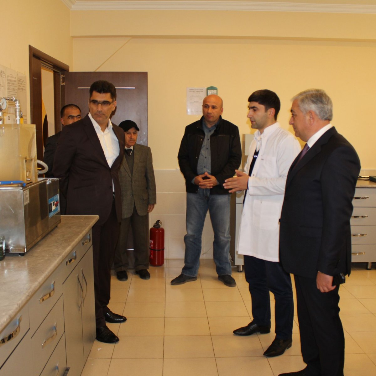“Engineering, Procurement & Construction” şirkərinin direktoru və onun müavini AMEA TSZ-də olarkən.