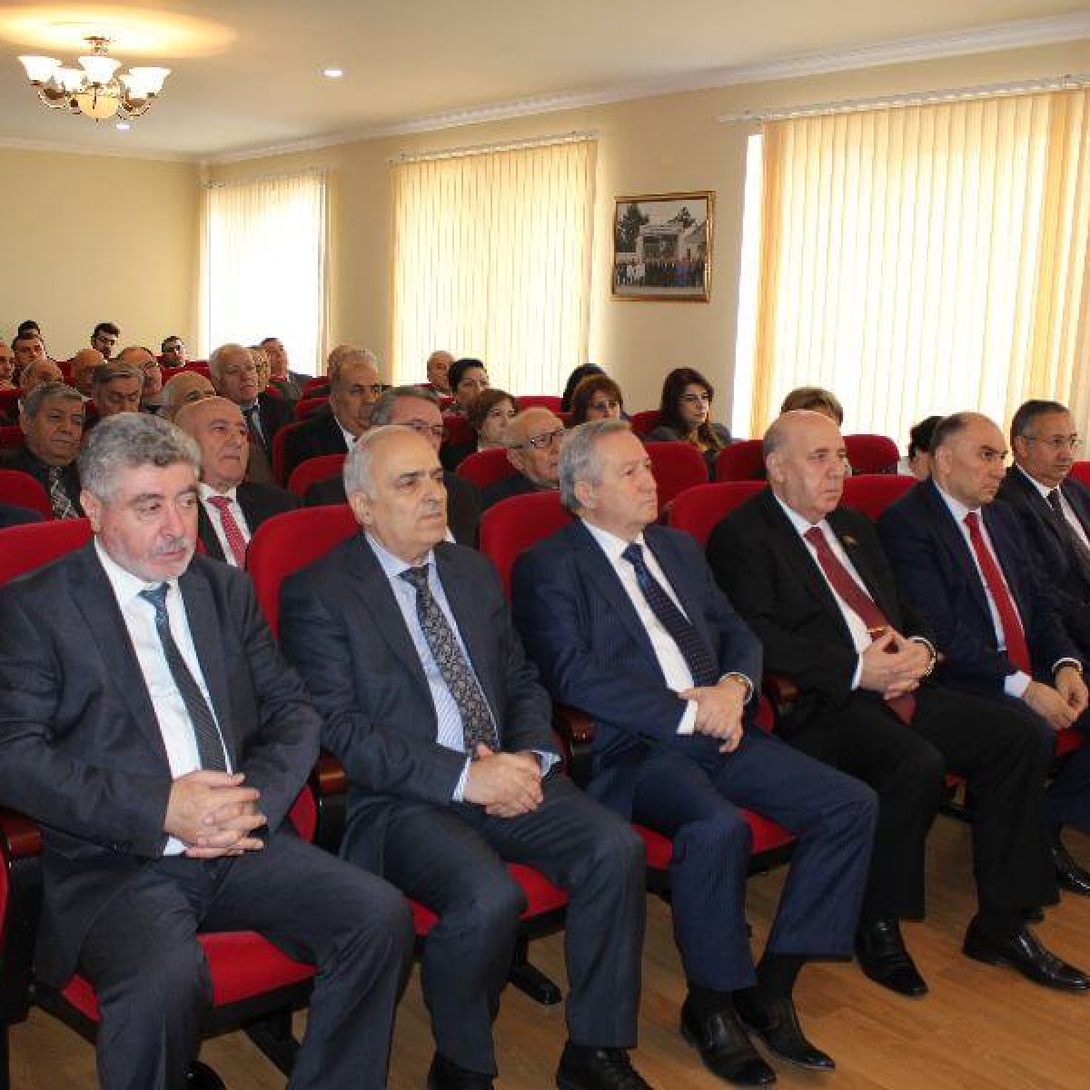 AMEA Yüksək Texnologiyalar Parkının yaradılması haqqında Sərəncamın icrasına dair məsələlər müzakirə olunarkən.