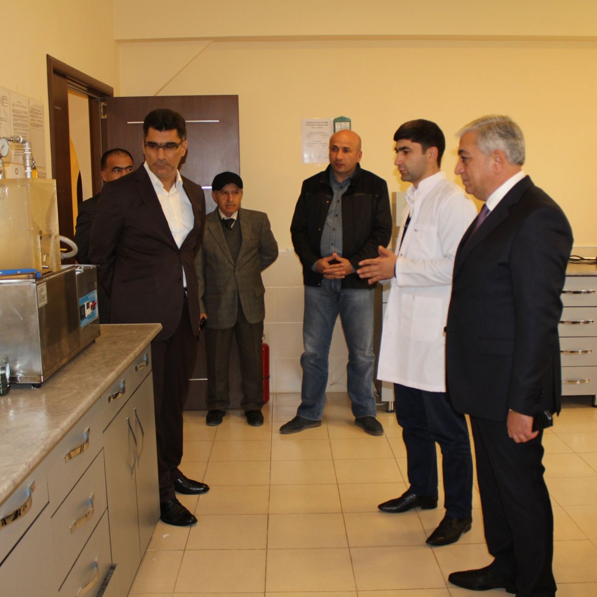 “Engineering, Procurement & Construction” şirkərinin direktoru və onun müavini AMEA TSZ-də olarkən.