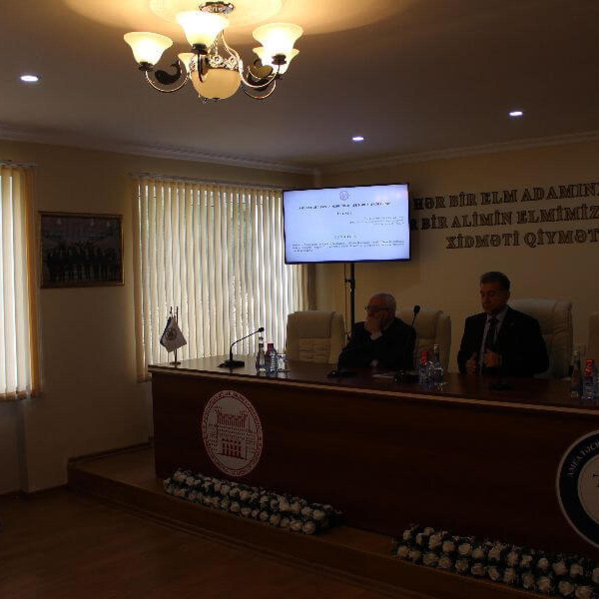 AMEA Yüksək Texnologiyalar Parkının yaradılması haqqında Sərəncamın icrasına dair məsələlər müzakirə olunarkən.