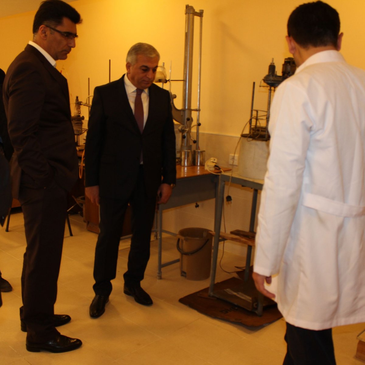 “Engineering, Procurement & Construction” şirkərinin direktoru və onun müavini AMEA TSZ-də olarkən.