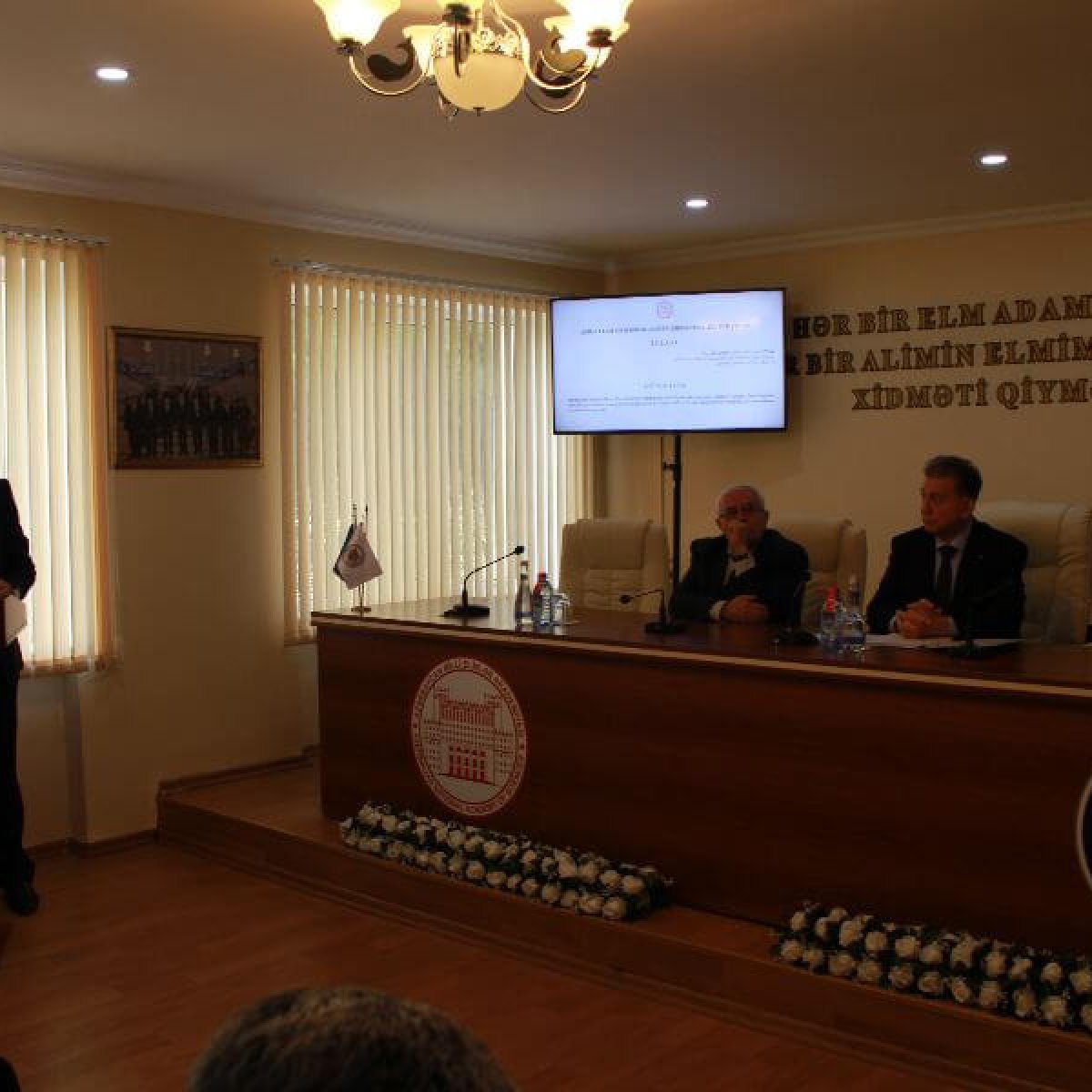 AMEA Yüksək Texnologiyalar Parkının yaradılması haqqında Sərəncamın icrasına dair məsələlər müzakirə olunarkən.