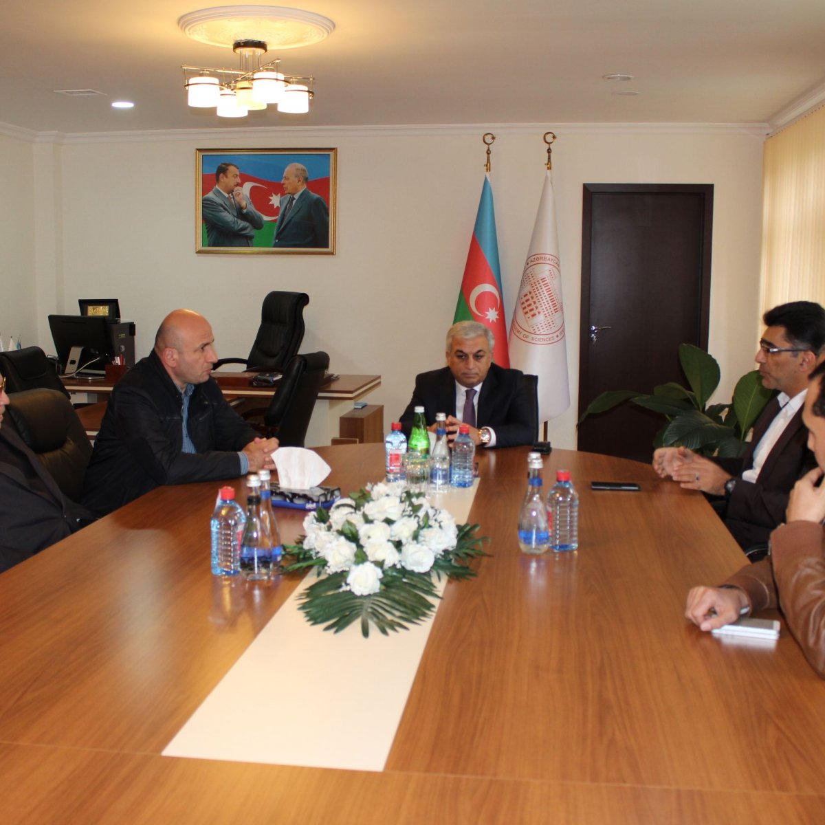 “Engineering, Procurement & Construction” şirkərinin direktoru və onun müavini AMEA TSZ-də olarkən.