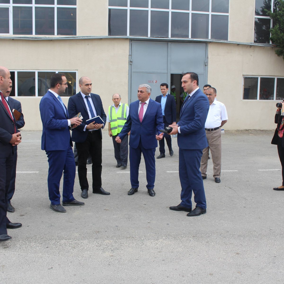 İqtisadi İslahatların Təhlili və Kommunikasiya Mərkəzinin əməkdaşları Təcrübə-Sənaye Zavodunda olublar.