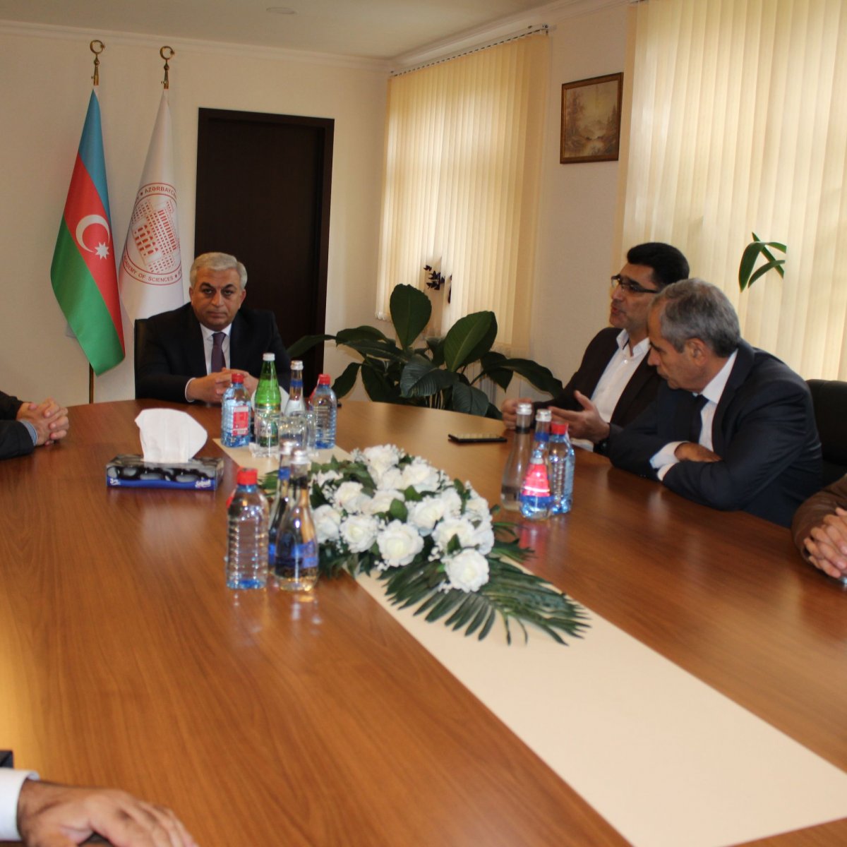 “Engineering, Procurement & Construction” şirkərinin direktoru və onun müavini AMEA TSZ-də olarkən.